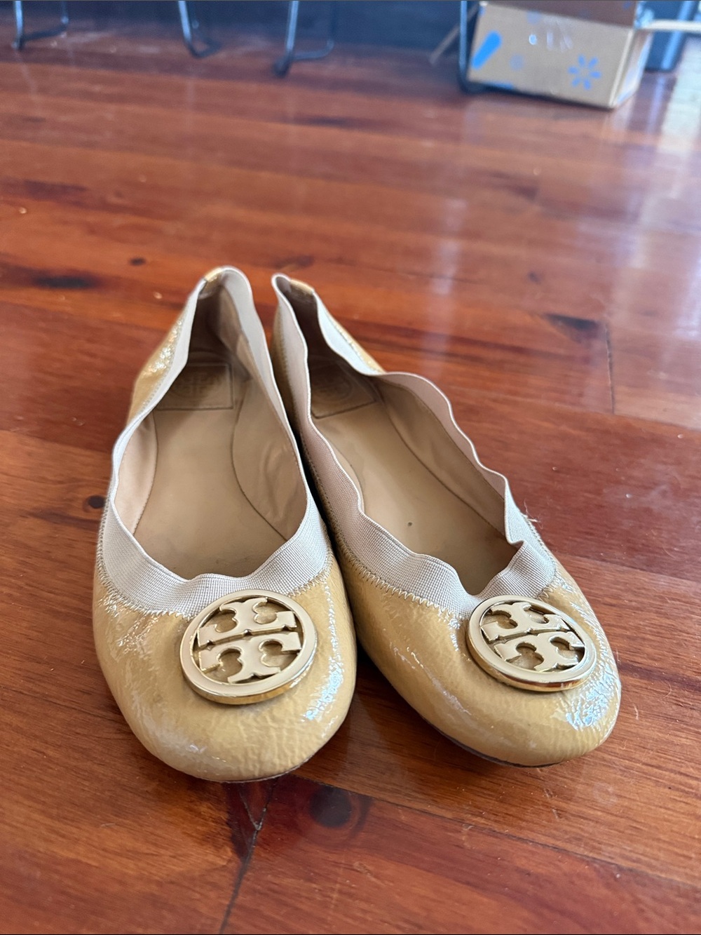 Tory Burch Beige Patent Leather Ballet Flats with Gold Logo